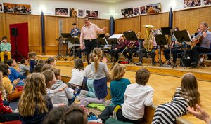 Kiddies concert EXTRA 2. -  Wood-Carved Wonders